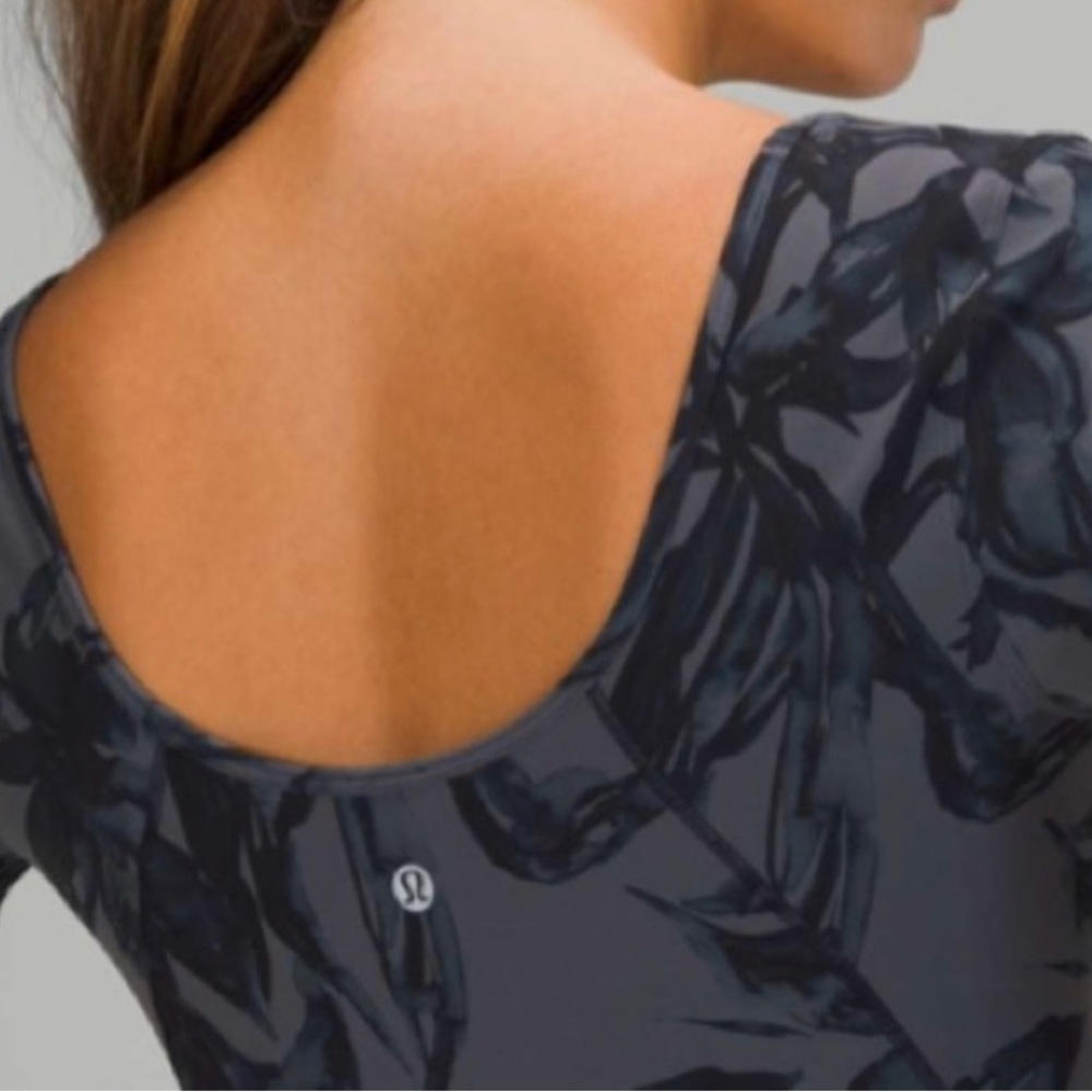 Lululemon tee - Picture 2 of 7